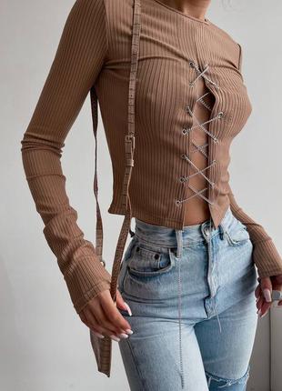 Кроп топ с цепочкой