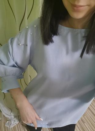 Блуза с бисером на рукавах