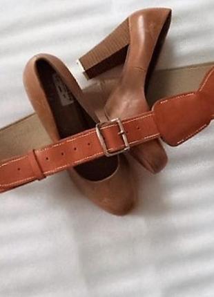 Кожа,очень мощная.стильно крутой ремень на очень много размеров