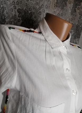 Женская белоснежная рубашка с яркими деталями женская белья рубашка размер s2 фото