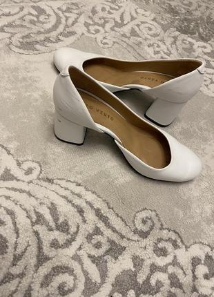 Кожаные туфли белого цвета tuto vzuto (40 размер)2 фото