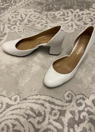 Кожаные туфли белого цвета tuto vzuto (40 размер)3 фото