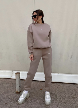 Зимний женский спортивный костюм