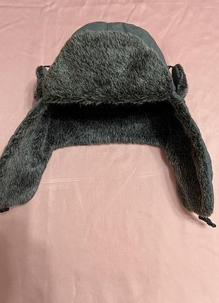 Серая теплая баллоновая шапка в наряд