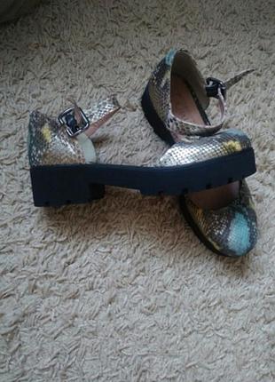 Туфлі -босоніжки овал