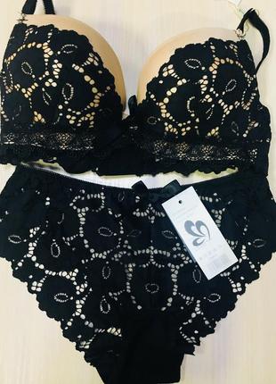 Комплект нижньої жіночої білизни