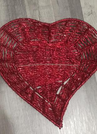 Корзина, ваза для конфет, печенья, хлеба в виде сердца.