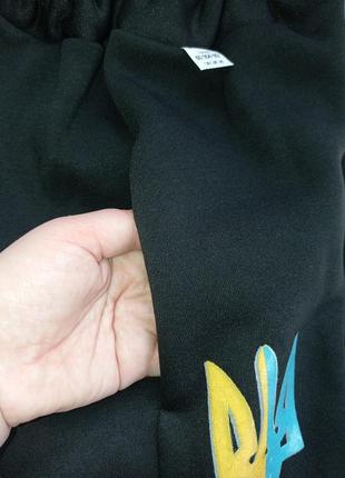Черные утепленные флисом брюки с трезубом 134-1403 фото