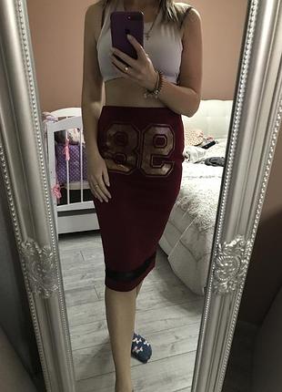 Стильна спортивна спідниця