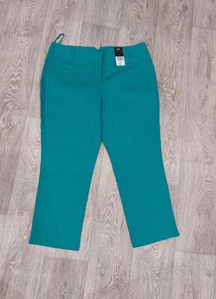 Жіночі льняні укорочені брючки.