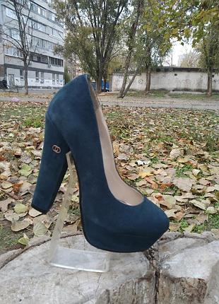 Туфлі жіночі з натуральної замші на 37 39 синього кольору з 2 кільцями на підборах
