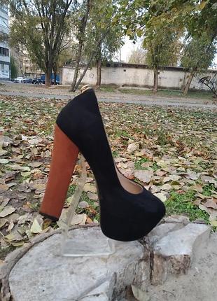 Женские туфли 36 с рыжим каблуком и фурнитурной молнией из экозамши