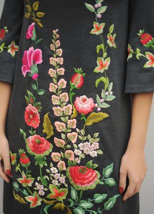 Трикотажна сукня з ручною вишивкою «дивовижний сад»2 фото