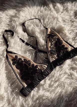 Нежный чёрный кружевной бюстгальтер-бра secret possessions в цветочный принт