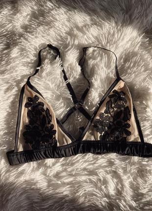 Нежный чёрный кружевной бюстгальтер-бра secret possessions в цветочный принт