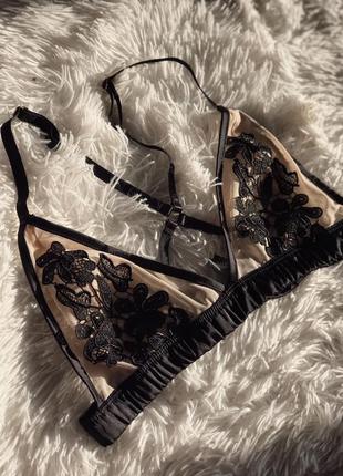Нежный чёрный кружевной бюстгальтер-бра secret possessions в цветочный принт