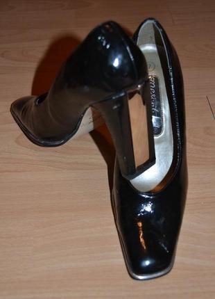 Классические лакированные туфли с зеркальными каблуками5 фото