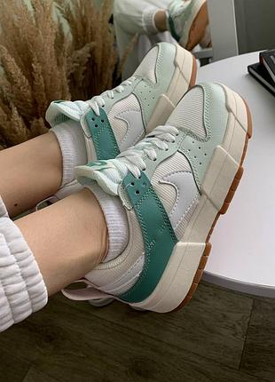 Кроссовки женские