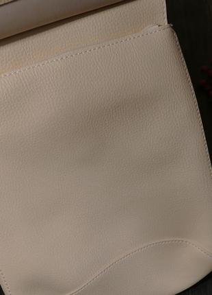 Рюкзак-сумка  конверт бежевого цвета из эко кожи4 фото