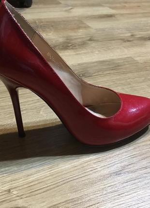 Лакові туфлі 35 розмір