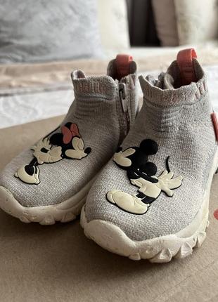 Кроссовки zara