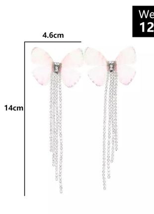 Сережки-цвяшки у формі ніжно-рожевого метелика та пензликами4 фото
