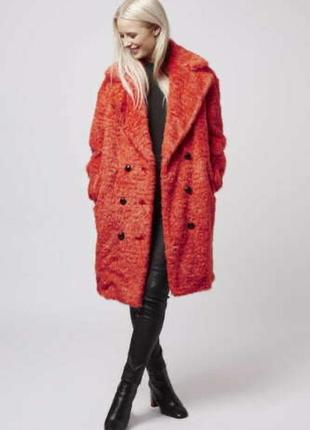 Яскраве пухнасте пальто topshop