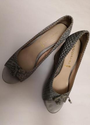 Стильные туфельки vera pelle на платформе, размер 37, стелька 23,5 см.2 фото
