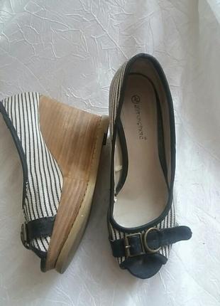 Босоножки туфли танкетка