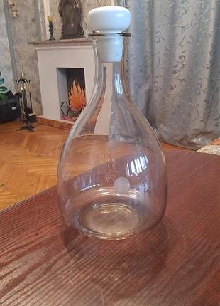 Винтажный графин под вино