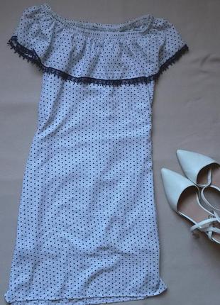 Платье белое в мелкий горошек