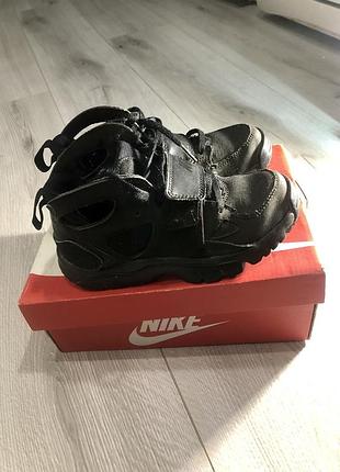 Дитячі кросівки