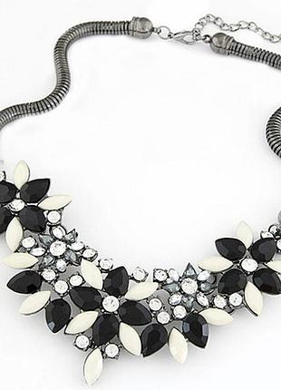 Ожерелье черно-белое