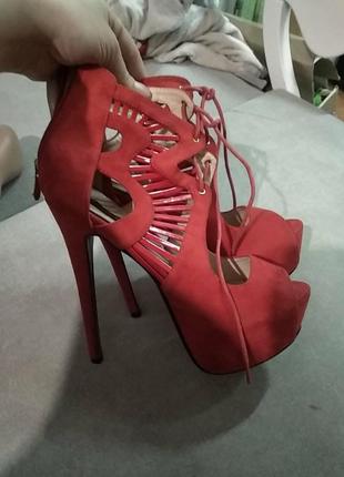 Шикарные босоножки