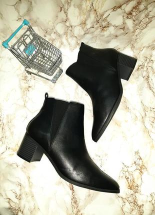 Черные деми ботинки с зауженными носочками и резинками-вставками по бокам3 фото