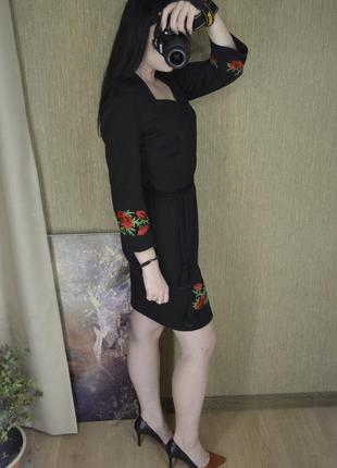 Платье в украинском стиле с вышитыми маками и с поясом4 фото