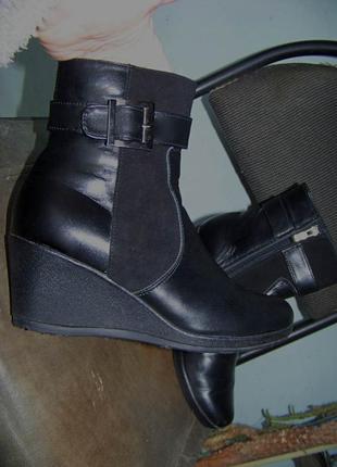 Черные ботинки утепленные на молнии и удобном каблуке 25 см стелька