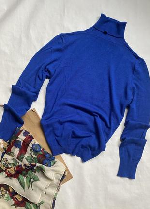 Базовий гольф водолазка кольору електрик.