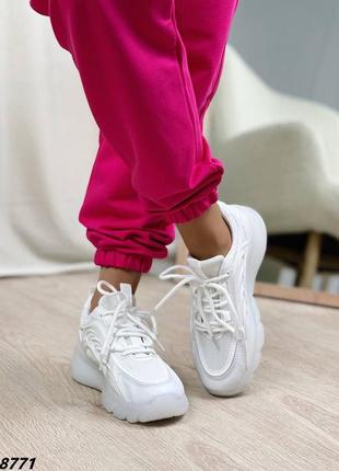 Легкие текстильные кроссовки белого цвета4 фото