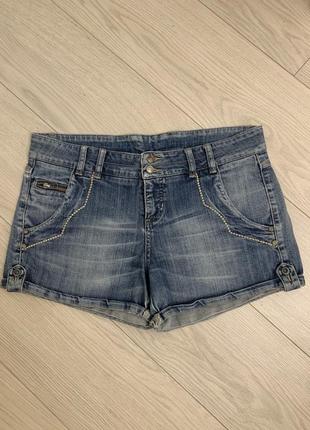 Винтажные джинсовые шорты с отворотами и состаренным эффектом!!1 фото