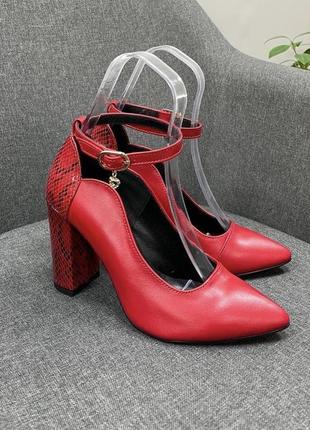 Червоні дизайнерські туфлі з ремінцем натуральна шкіра 35-412 фото