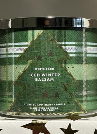 Парфюмированная свеча iced winter balsam от bath and body works