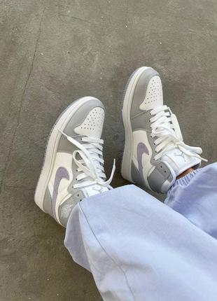 Найгарніші жіночі кросівки nike air jordan 1 retro grey lilac сірі з білим сирень6 фото