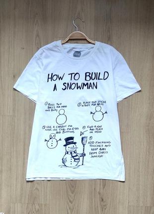 Белоснежная футболка с принтом how to build a snowman