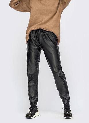 Утеплені шкіряні штани-джоггери арт. 42798, чорний
