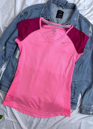 Спортивна футболка рожева nike