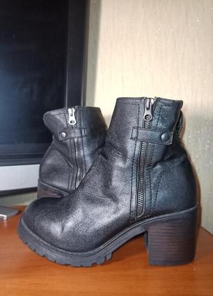 Ботинки жіночі