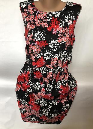 Красивое платье в цветах