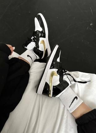 Стильные женские кроссовки Air Jordan 1 High 85 Varsity Red 2020 Unten mid patent golden black чёрные с золотом лаковые5 фото