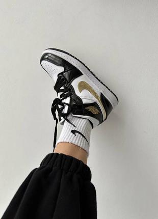 Стильные женские кроссовки Air Jordan 1 High 85 Varsity Red 2020 Unten mid patent golden black чёрные с золотом лаковые8 фото